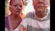 Mamma Rossana chiacchiere con la figlia bea