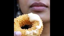 Pirya_biting_crispy_onion_ring