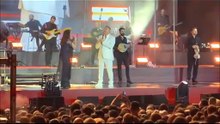 Γαρμπή: «Έφαγα επική γλίστρα αλλά δεν έχω σπάσει τίποτα!»–Το βίντεο 5 λεπτά μετά την πτώση στη σκηνή