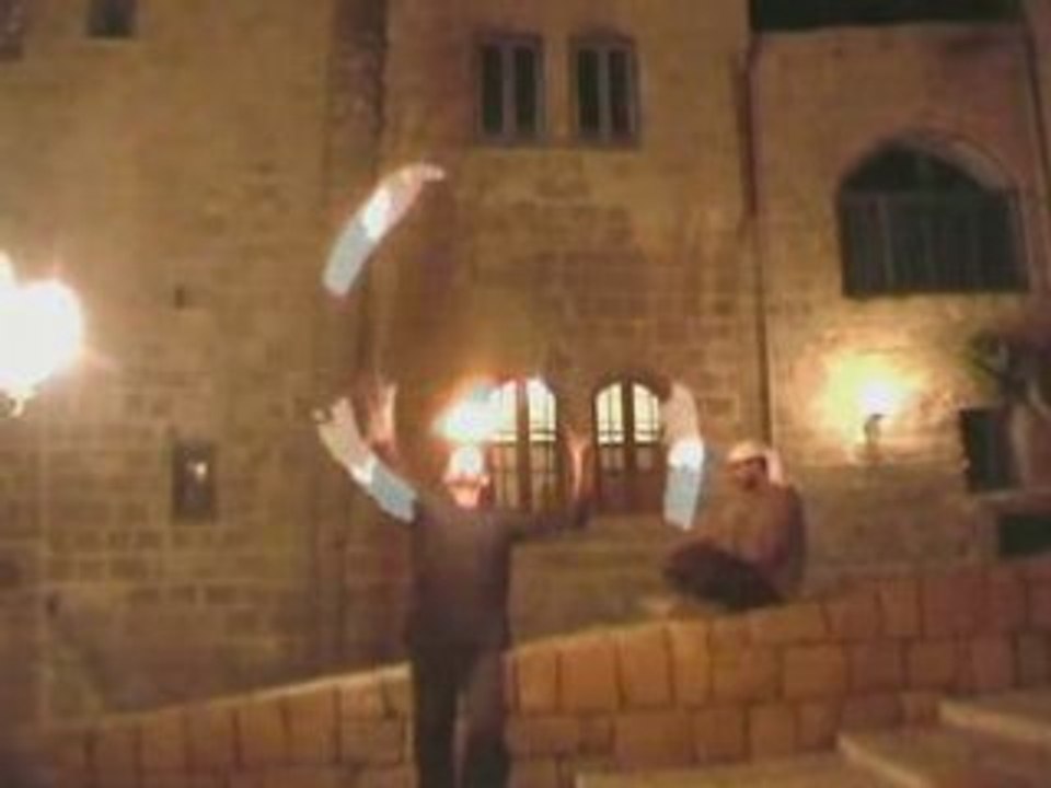 מופע אש בליווי פנטם