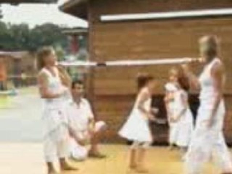 Extrait n'2 du spectacle de cirque de poussières d'etoiles