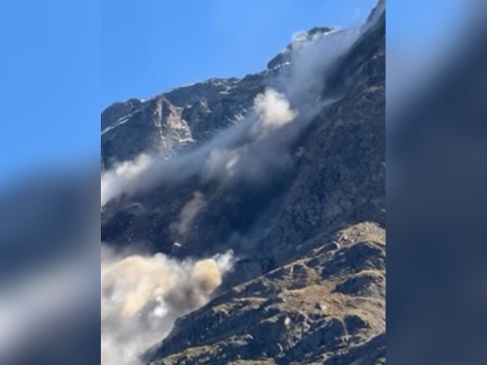 Gewaltiger Felssturz in den Alpen sorgt für riesige Staubwolken