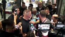 Thomas Reis’e coşkulu karşılama! Trabzonspor’un yeni hocası şehre geldi