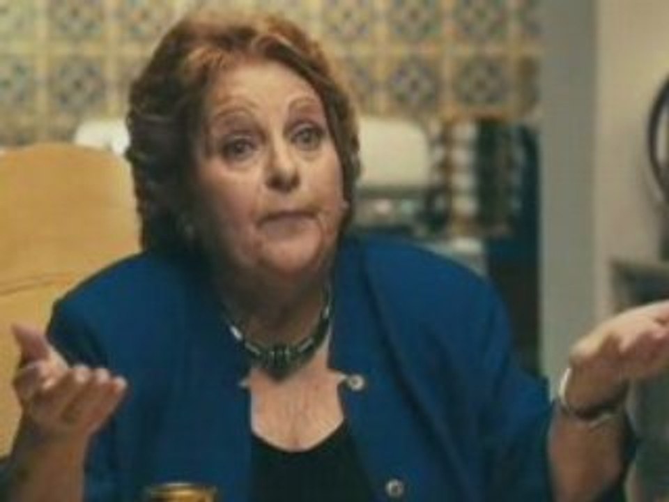 Leg Dich nicht mit Zohan an - Filmclip 'Bleib in der Armee'