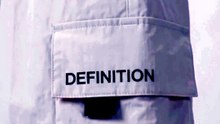 شورت رجالي نايلون اوف وايت بعلامة دفنيشن  إطلالة عصرية وعملية من Definition 👖✨