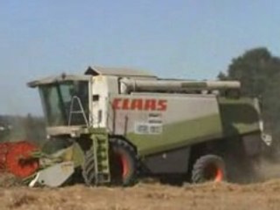 La grosse machine du champ de blé