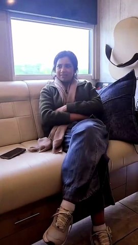 Shreya Ghoshal funny and cute style
