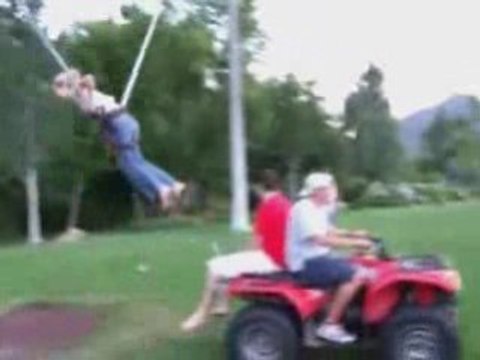 Saut à l'élastique complétement dingue !