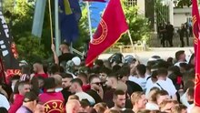 Gniew po wyroku za zbrodnie Thaçiego przeradza się w protesty przed misją UE w Kosowie