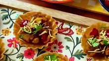 ¡No puedo dejar de comer estos deliciosos canapés de dabeli con arándanos!