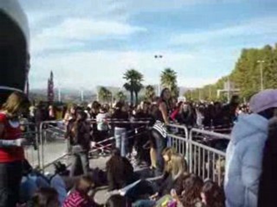 28 Octobre 2007 - Tourbus des Tokio Hotel devant le Nikaïa