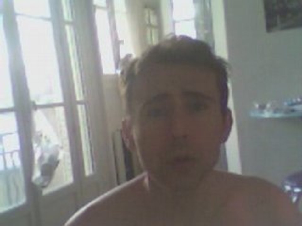 Wiwi égratigne "Si tu touches à mon oiseau"