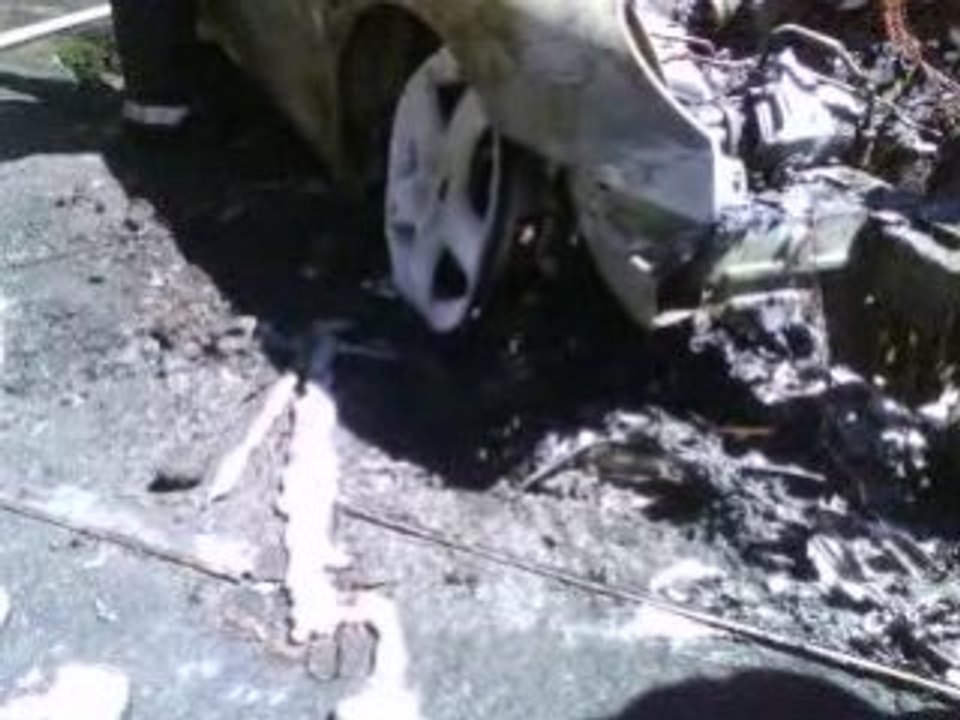 Peugeot 407 SW en feu