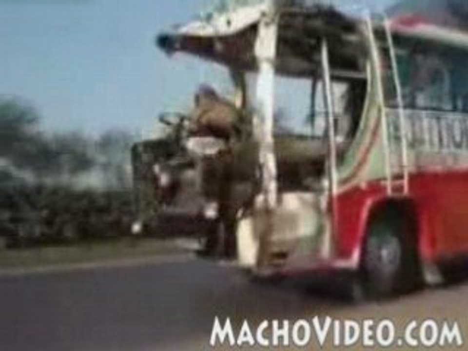 bus tuning au Pakistan