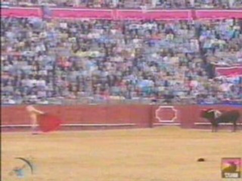 Sevilla, 23 de abril de 1999. El Juli corta tres orejas