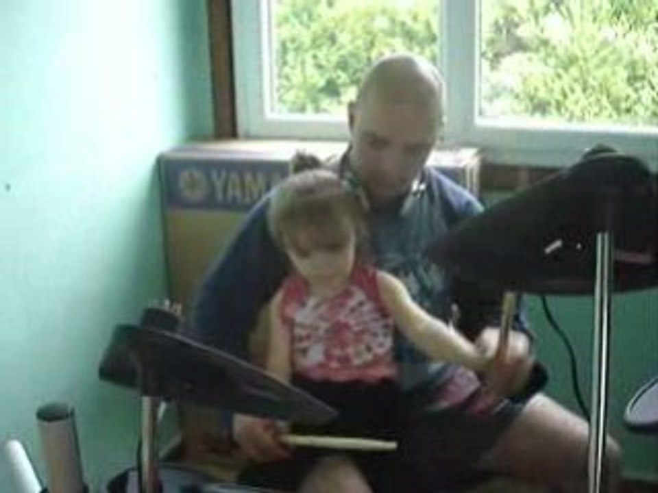 Britany fait de la batterie