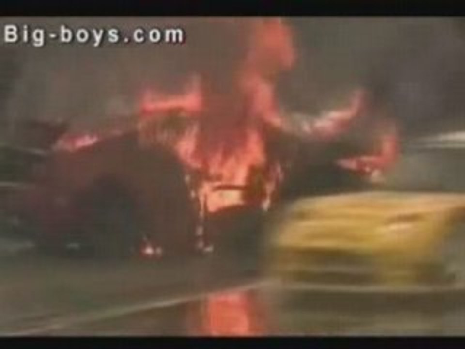 Amazing Car Crash in Japan