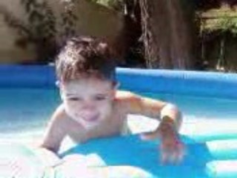 Tim matelas piscine03Aout08