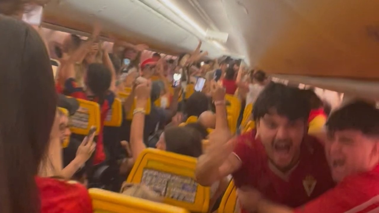 Pilot Announces Spain's FIFA World Cup Victory To Flying Passengers