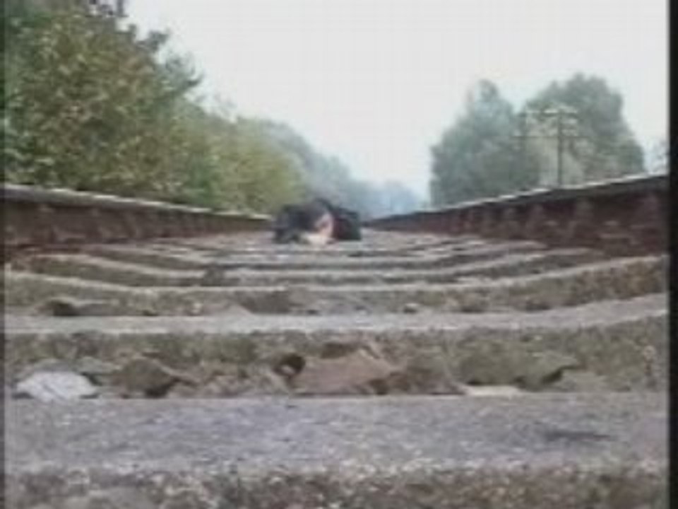 Homme-sous-train