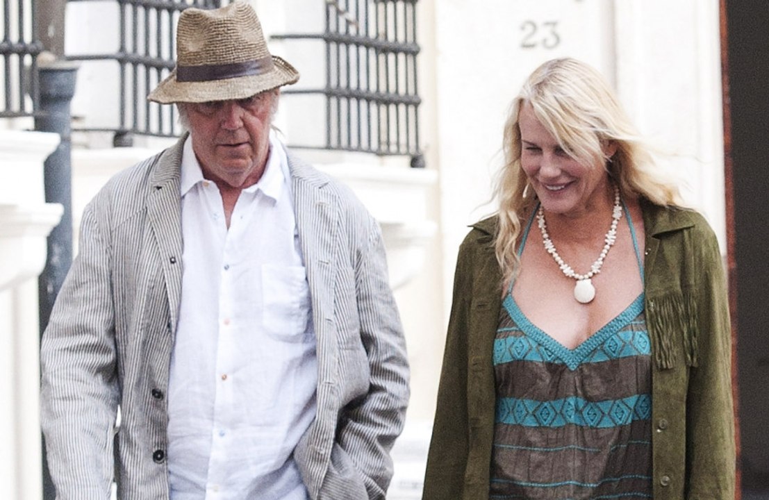 Neil young besingt liebe zu daryl hannah