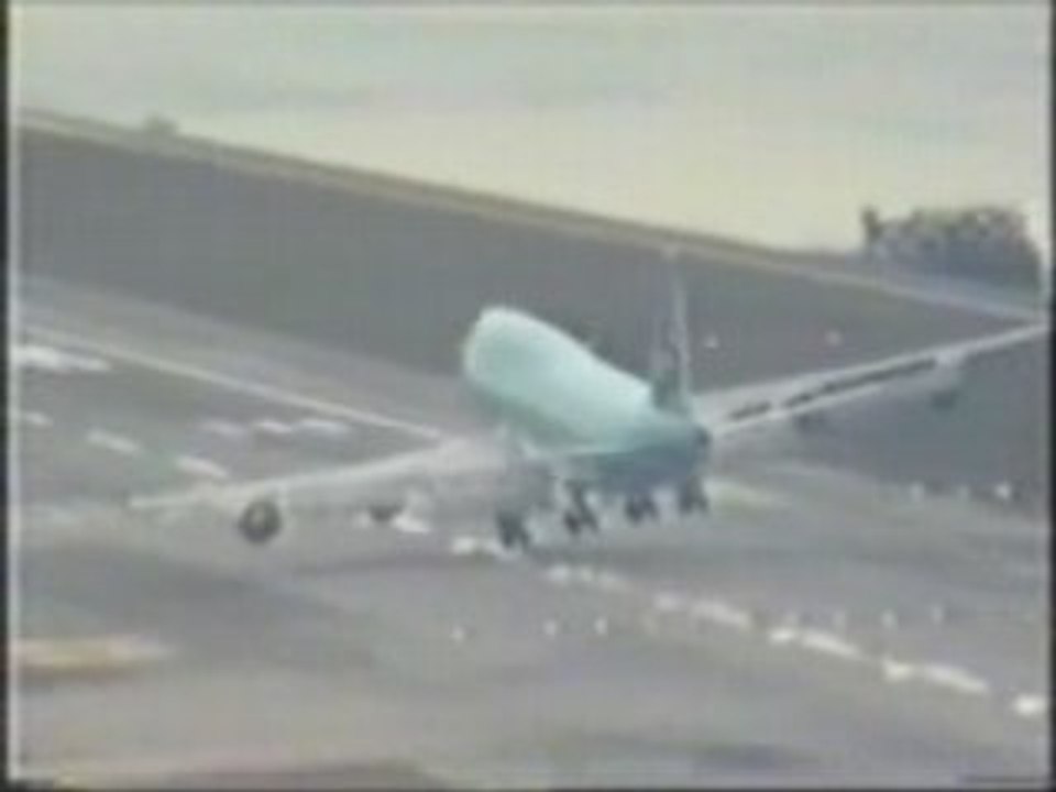 Unbelievable Landing of A Boeing Jet
