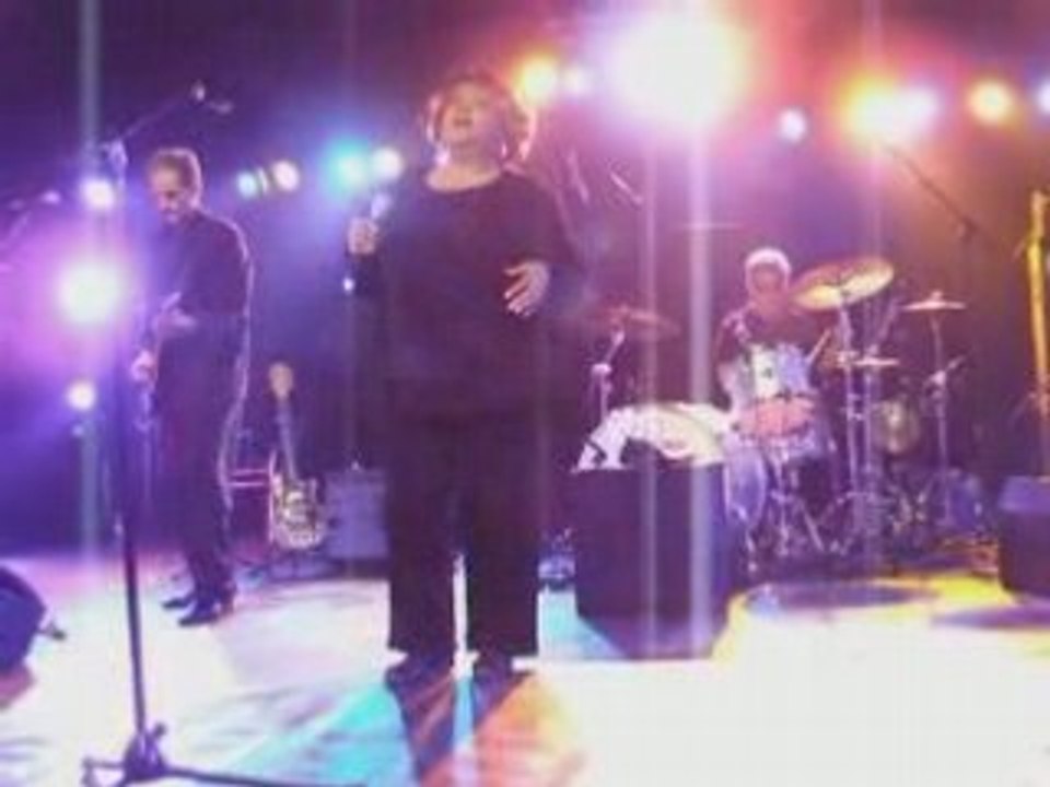 Mavis Staples & Rick Holstrom band live at Oost...