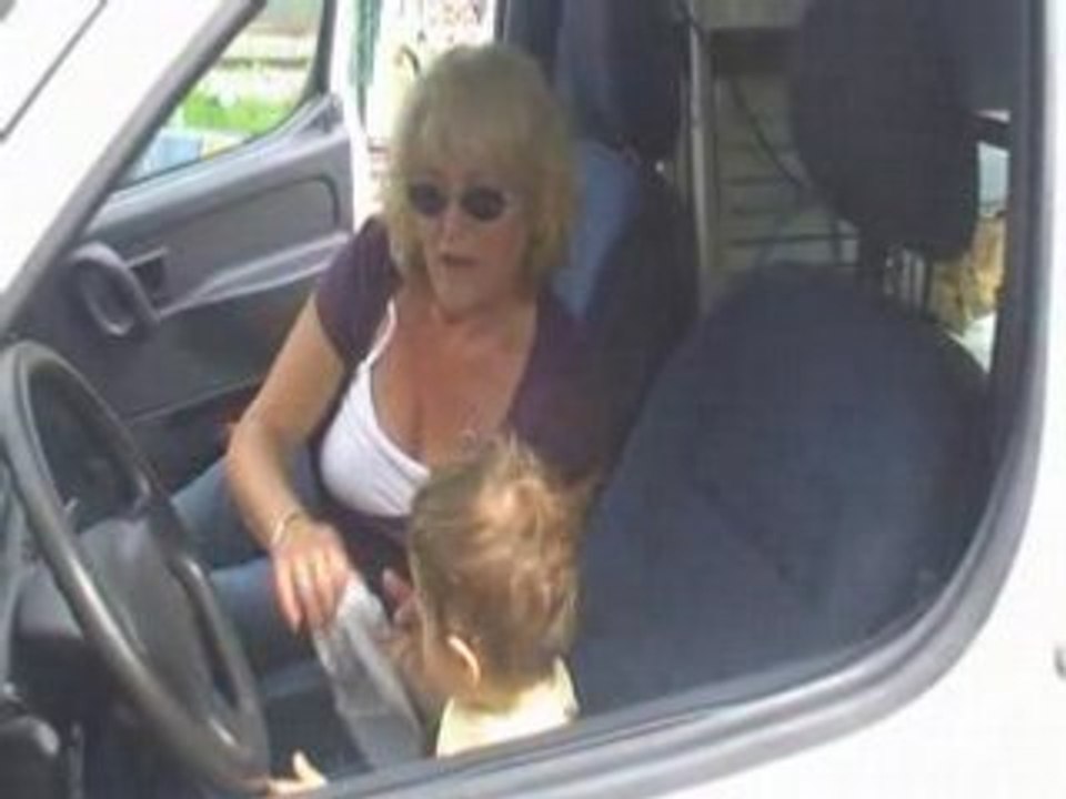 LUCAS EN VOITURE