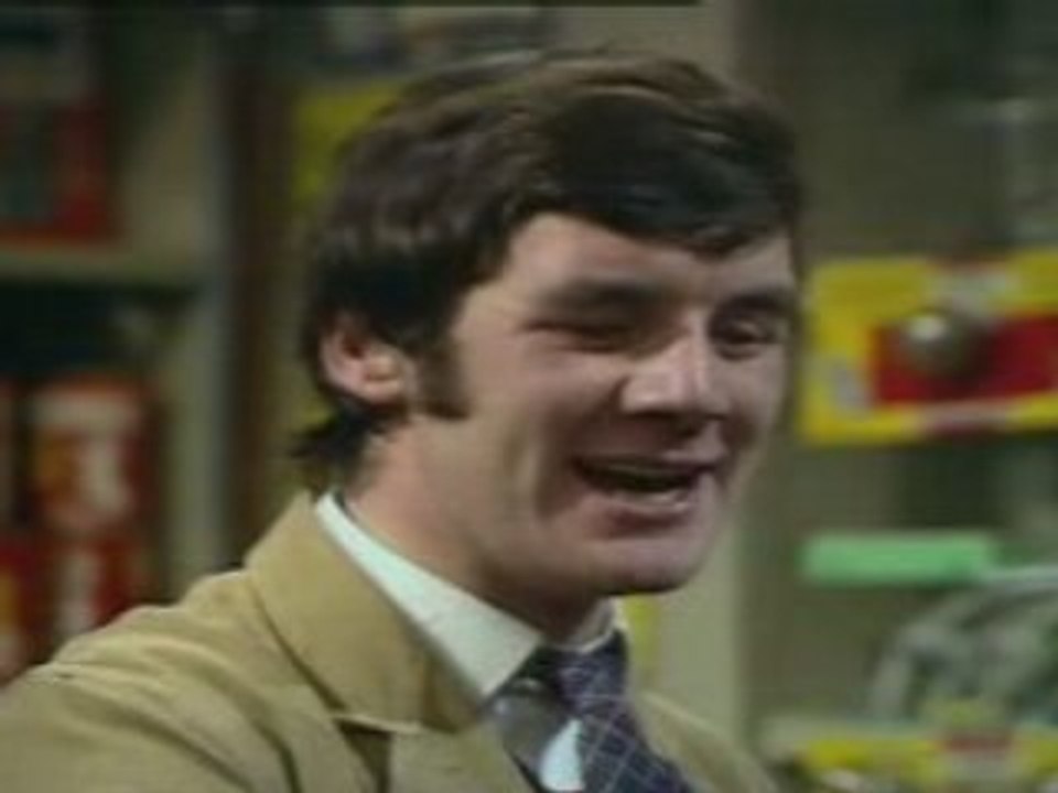 Monty Python - Dead Parrot Sketch