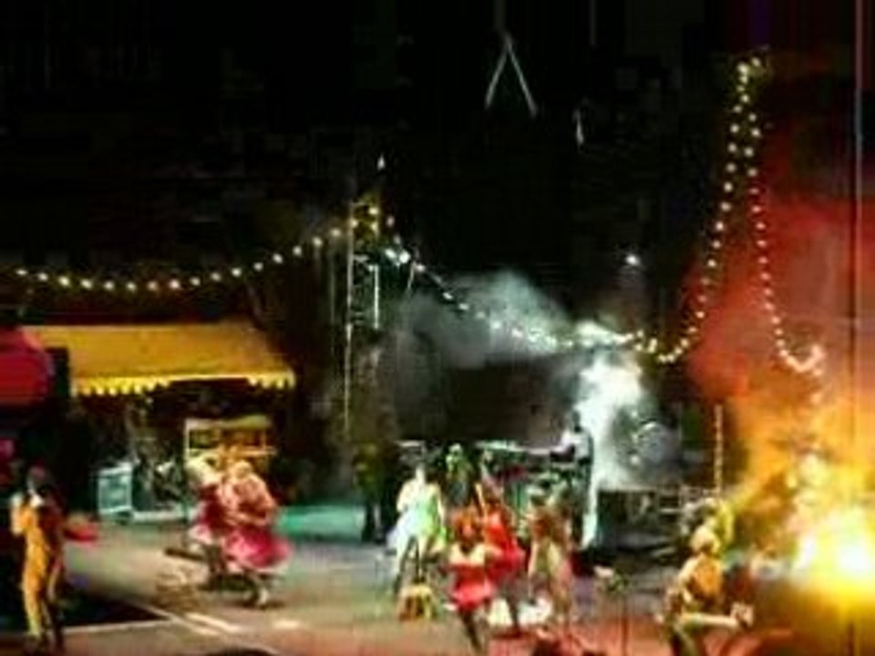 Mika nimes lollipop feux d'artifice de cotillons