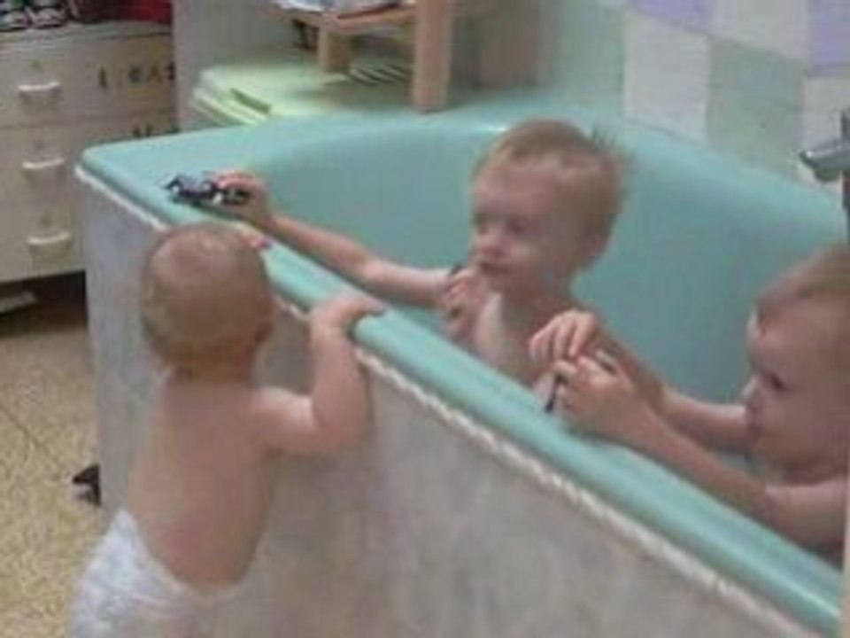 Lucas, Léo et Kaylian salle de bain