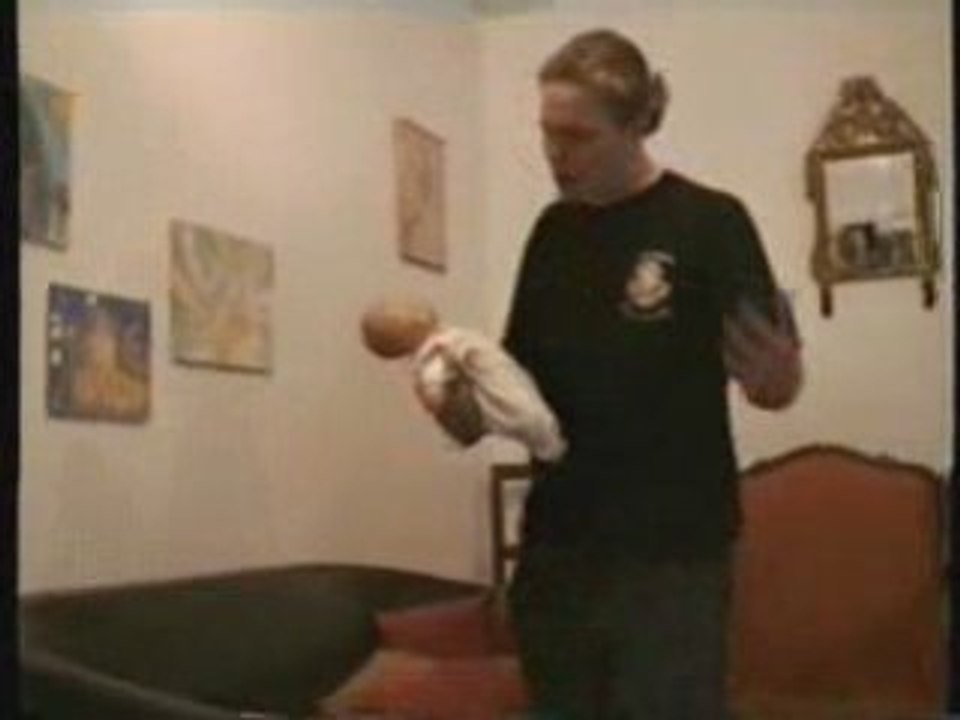 Bébé veut pas dormir - jackass