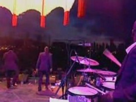 Amy Winehouse - Hey Little Rich Girl (Live Glastonbury 2007)