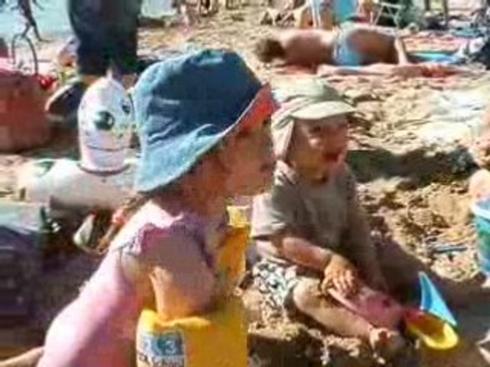 Noa à la plage 2