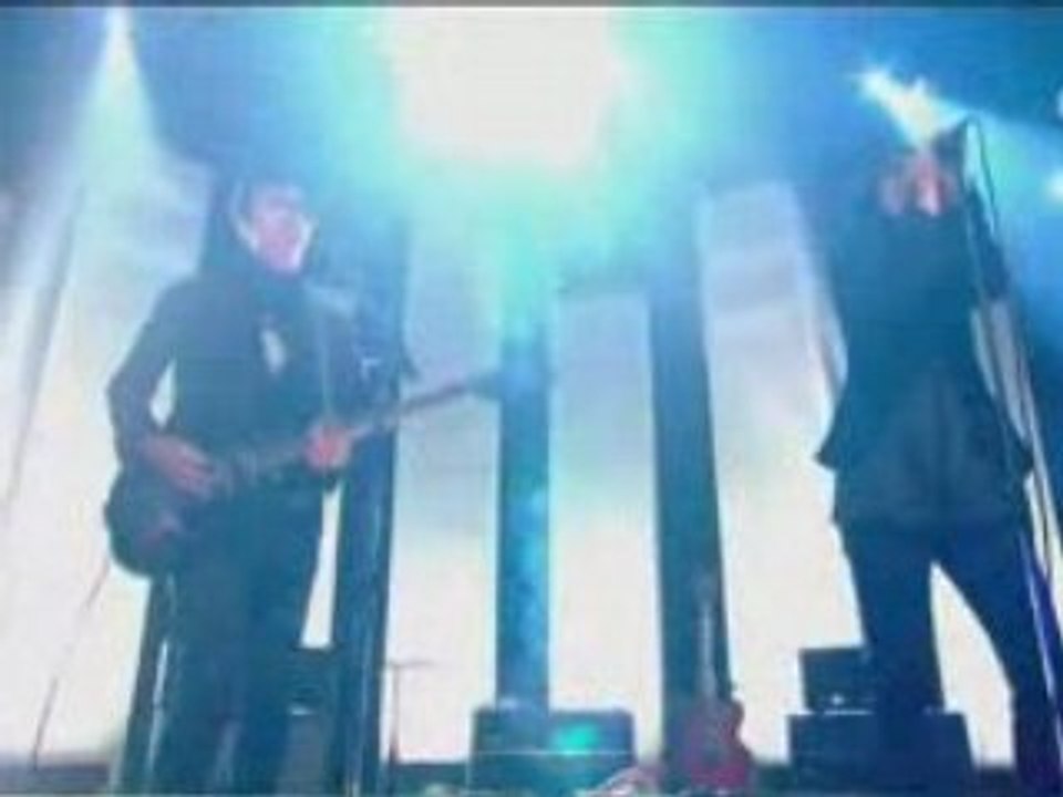 The Kills - U R A Fever (Live Jools Holland 2008)