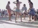 Balli sulla spiaggia