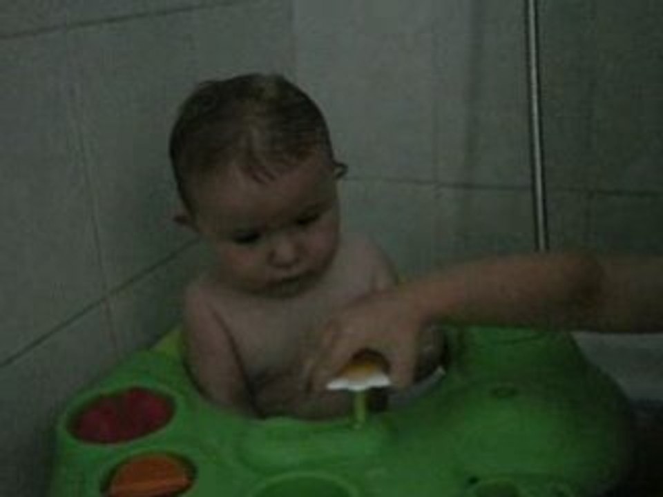 Bain Leo et Chloé aout 2008