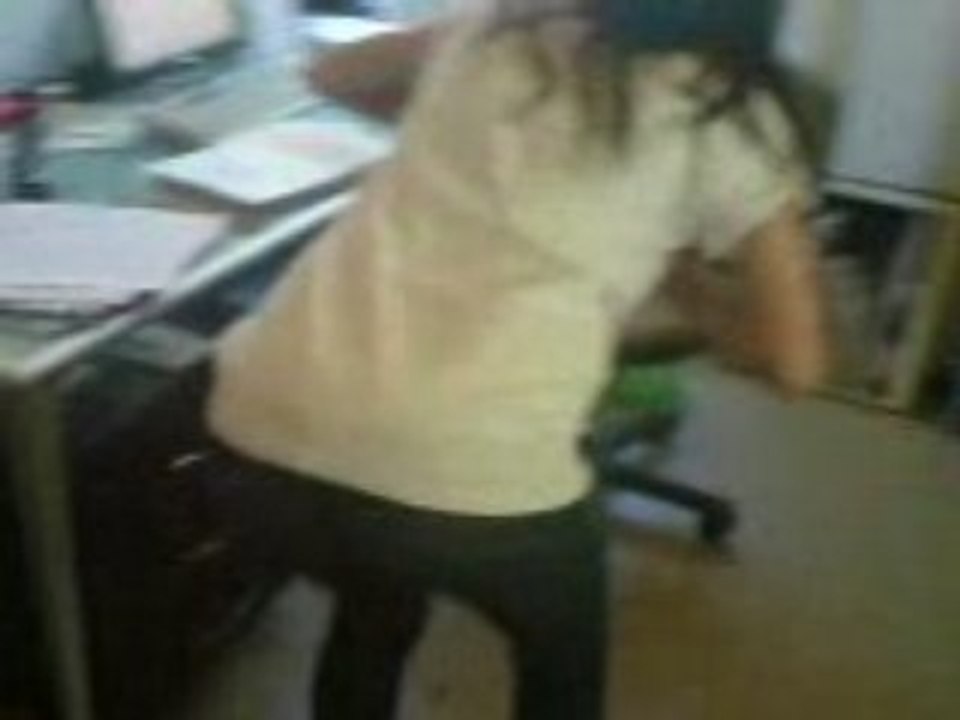 Aline & moi ont fait prout pendant le boulot ;)