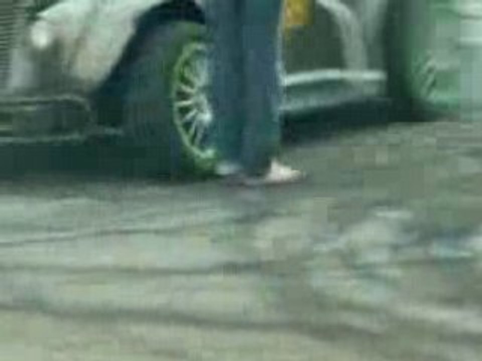 Tyler sur un parking