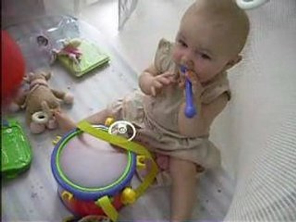 Leane fait du tambour