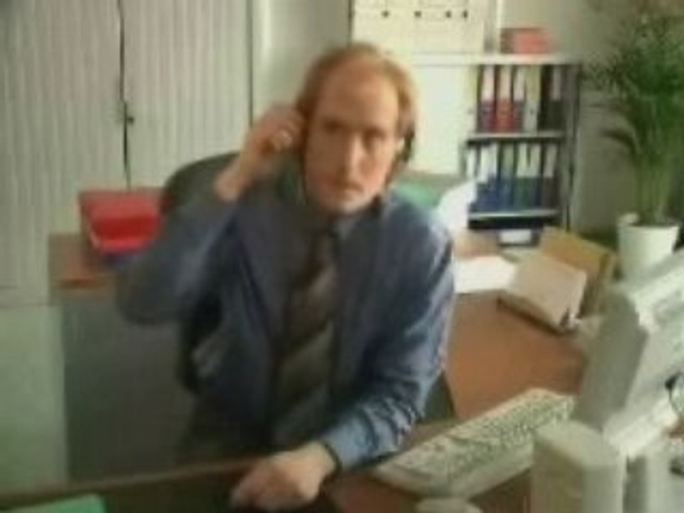 Pervers se rince l'oeil au boulot