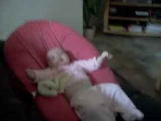 chloé dans son coussin