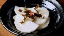 Easy Japanese Bettara-zuke Pickled Daikon Radish Recipe (Sweet & Crunchy!)