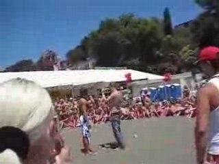 1602 filles en bikini pour Cosmopolitain