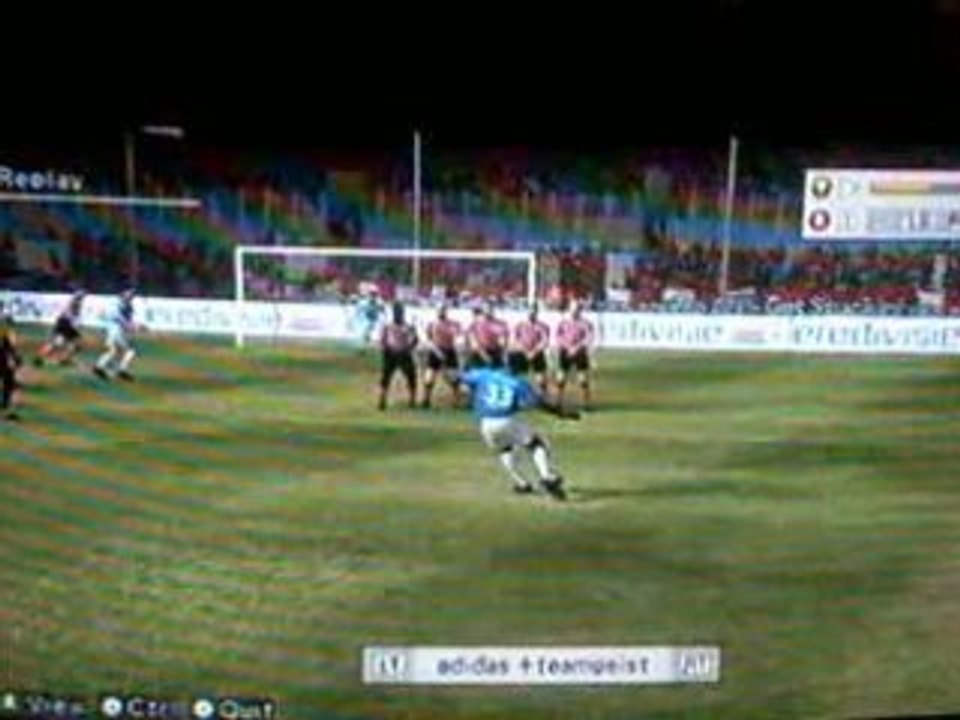 Feyenoord - Sparta_Free Kick against Post by de Guzman