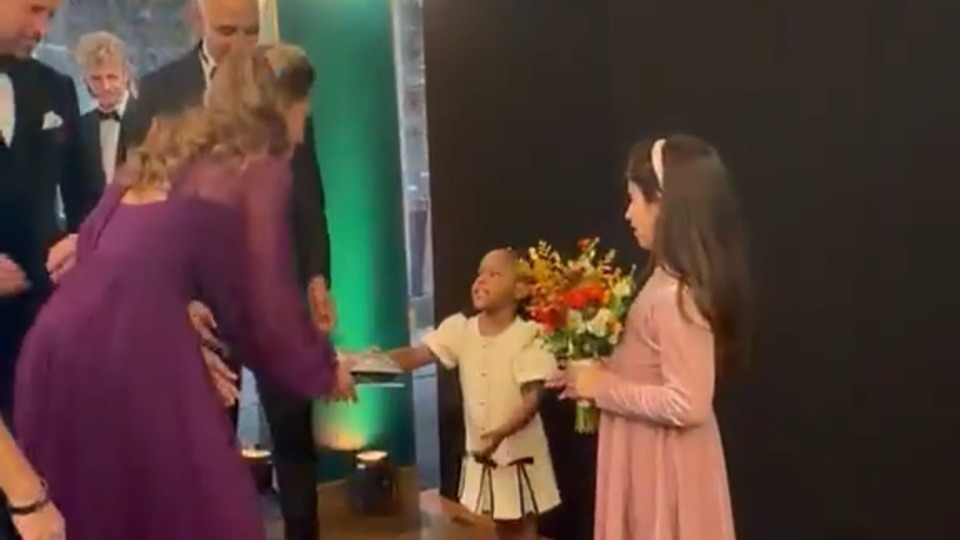 Princess Kate gets the perfect curtsey by young fan