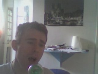 Wiwi égratigne "Manuela"