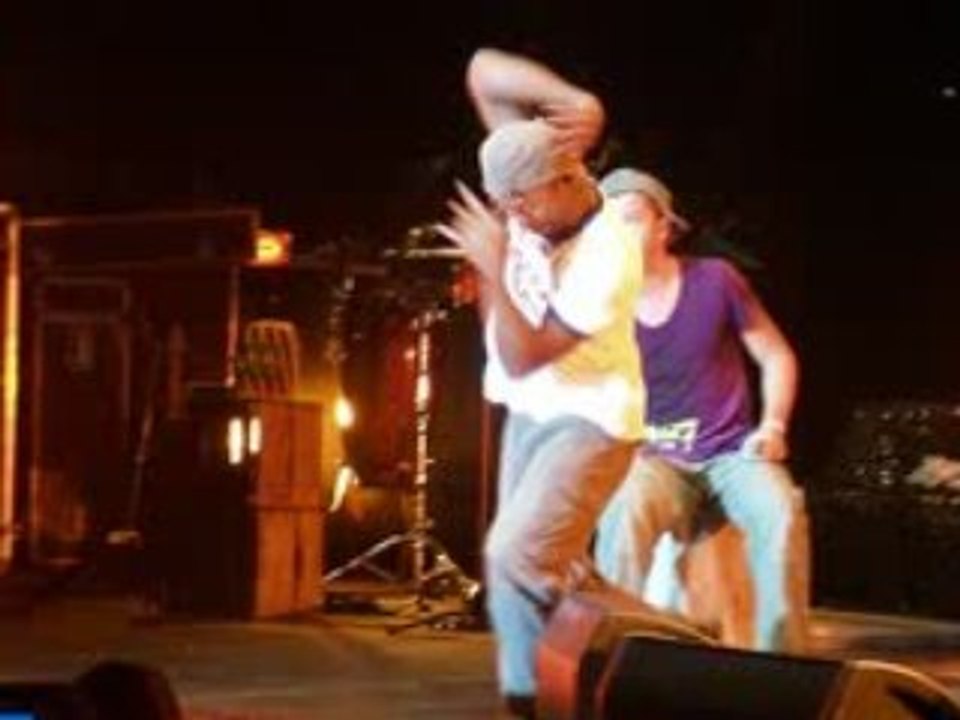 Hervé fait de la tecktonik