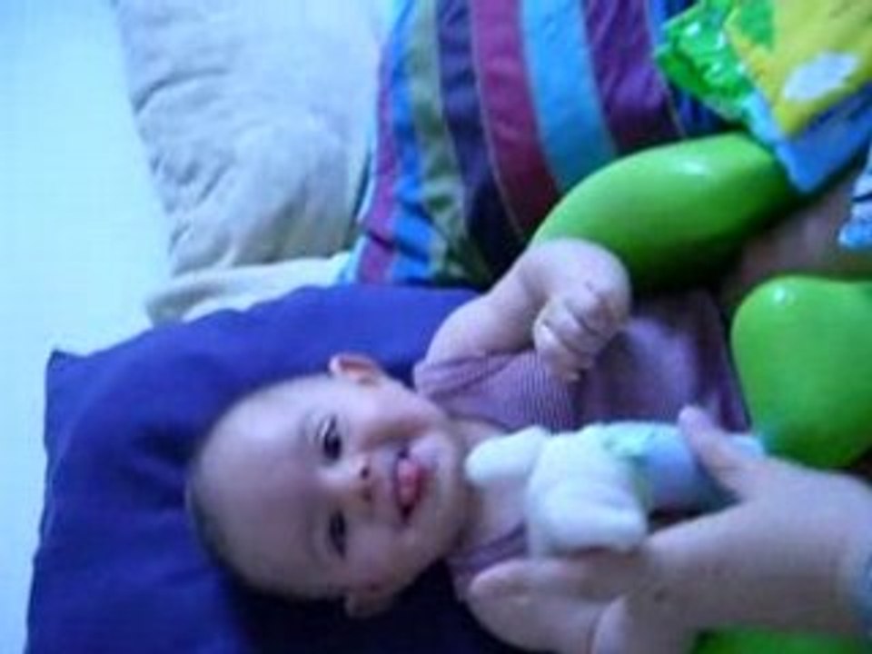 Dans son petit siège