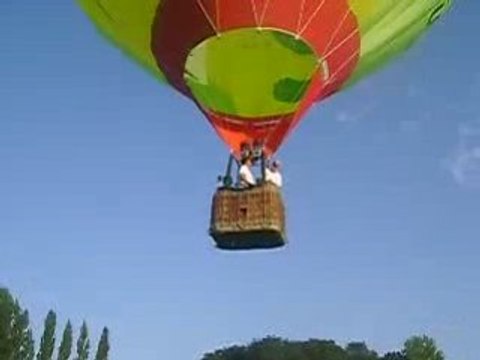 DEPART EN MONTGOLFIERE